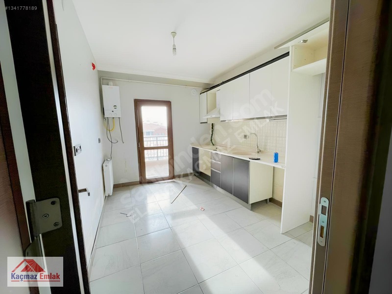 Kaçmaz Emlak'tan Güney Kent Tokiler De Arakat 3+1 Daire — fotoğraf 3
