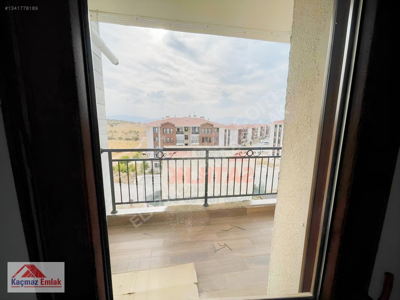 Kaçmaz Emlak'tan Güney Kent Tokiler De Arakat 3+1 Daire — fotoğraf 5