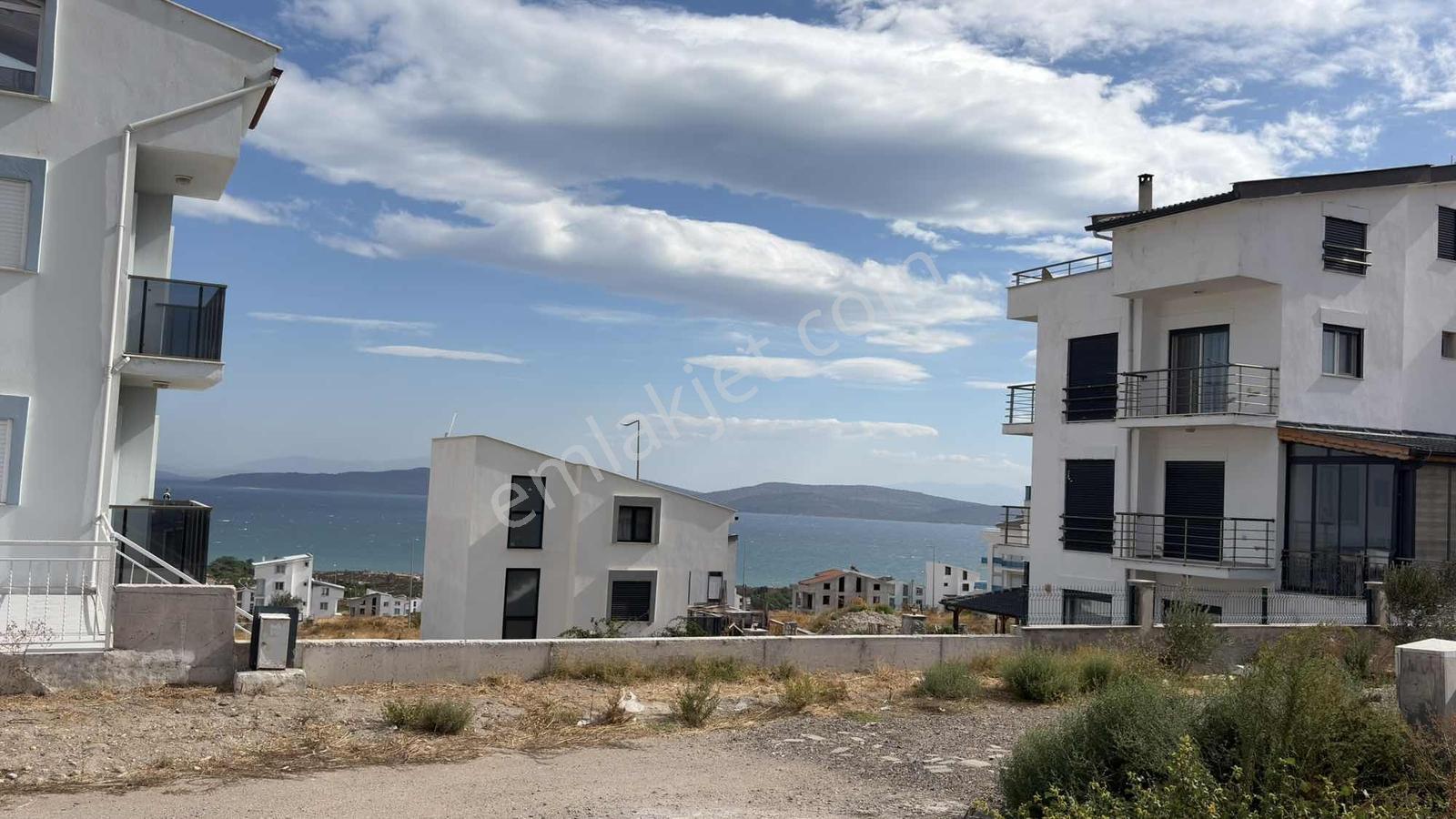 Deniz Manzaralı Mükemmel Konumlu 2.5 Kat Villa Arsası