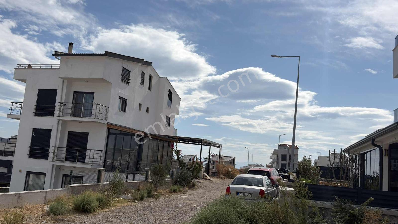 Deniz Manzaralı Mükemmel Konumlu 2.5 Kat Villa Arsası — fotoğraf 6