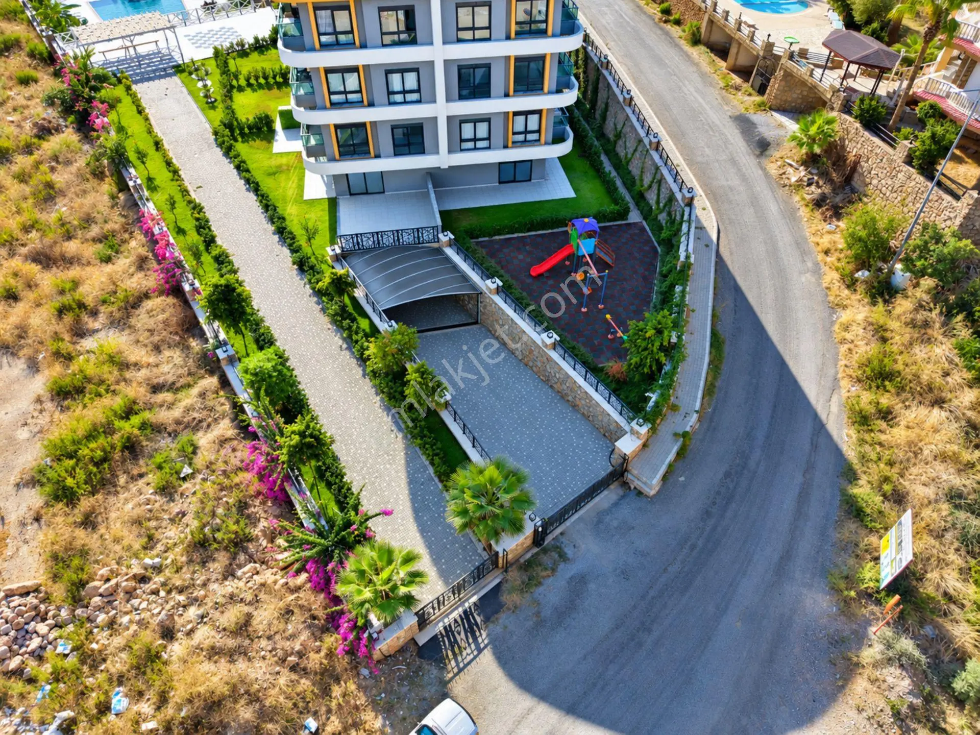 Alanya Oba'da Satılık Ful Eşyalı Deniz Ve Havuz Manzaralı 1+1 Daire — fotoğraf 3