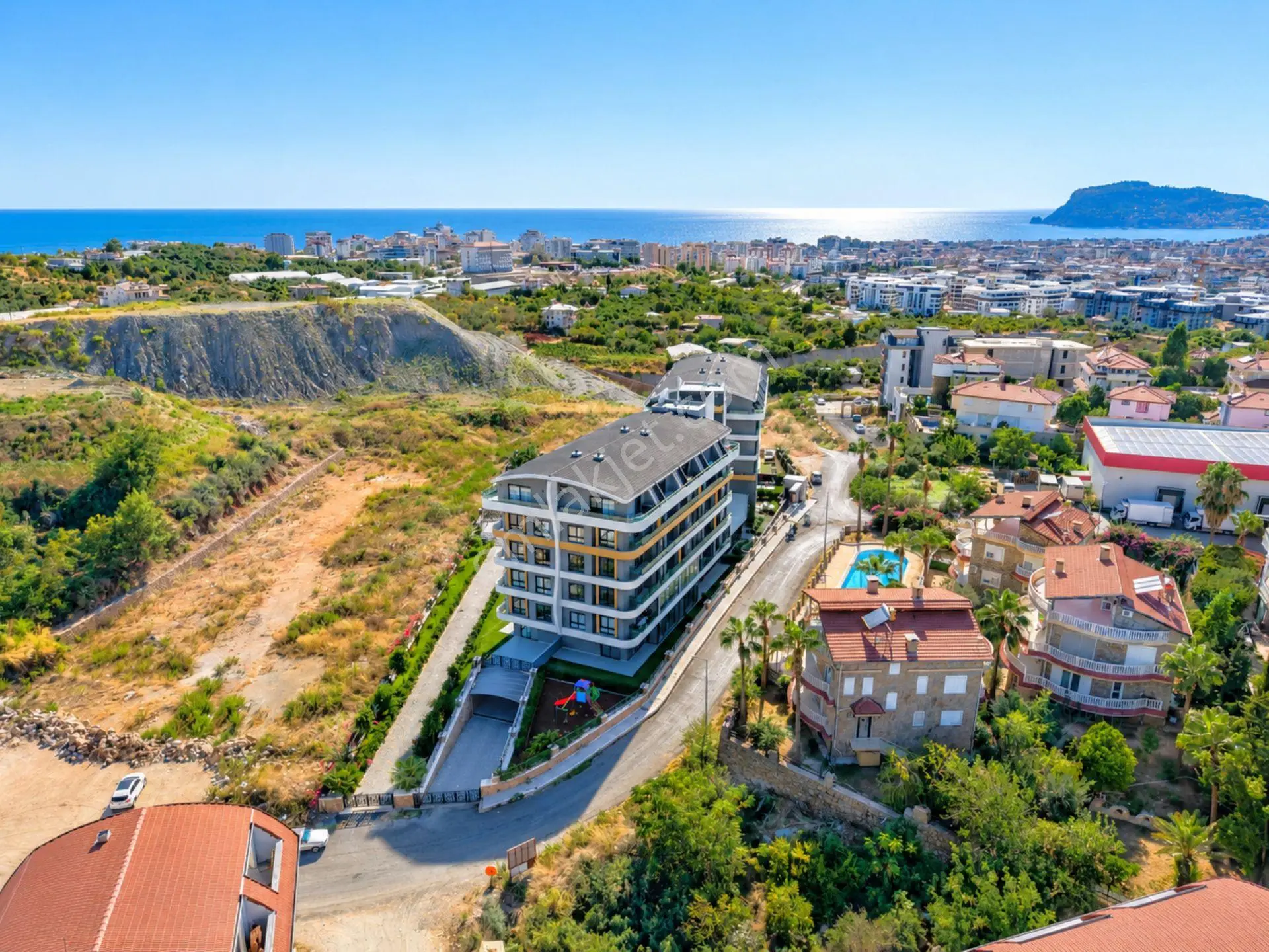 Alanya Oba'da Satılık Ful Eşyalı Deniz Ve Havuz Manzaralı 1+1 Daire — fotoğraf 4