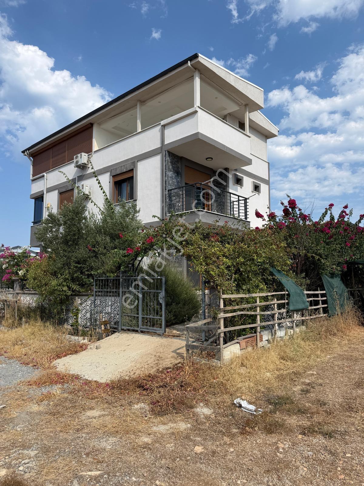 Acil Satılık 3+1 Villa Ayrı Mutfak