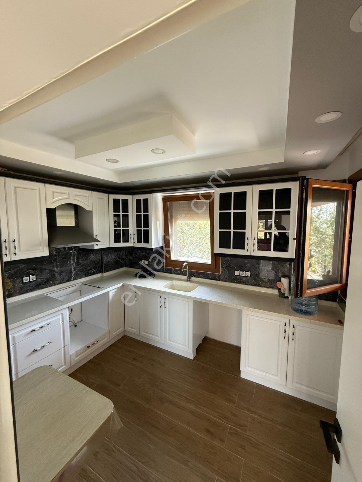 Acil Satılık 3+1 Villa Ayrı Mutfak — fotoğraf 22
