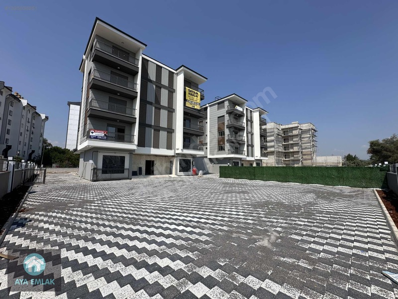 Bilim Üniversitesi Karşısı Havuzlu Sitede Satılık 1+1