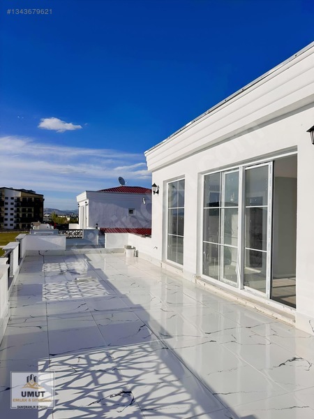 Edremit'Te Hilton Oteli Arkasında Satılık 6+1 Triplex Villa