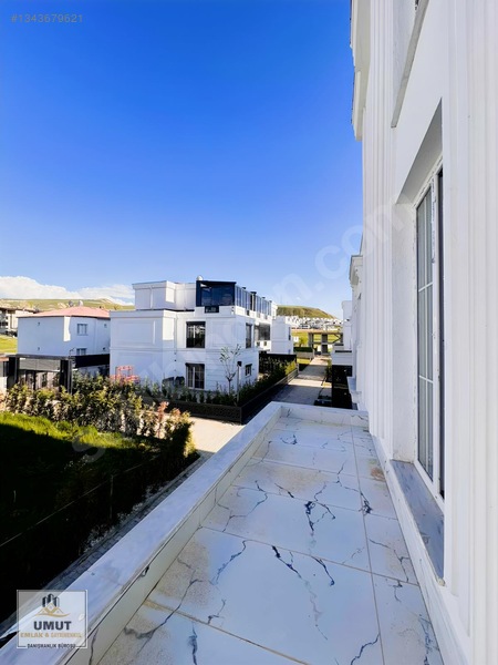 Edremit'te Hilton Oteli Arkasında Satılık 6+1 Triplex Villa — fotoğraf 6