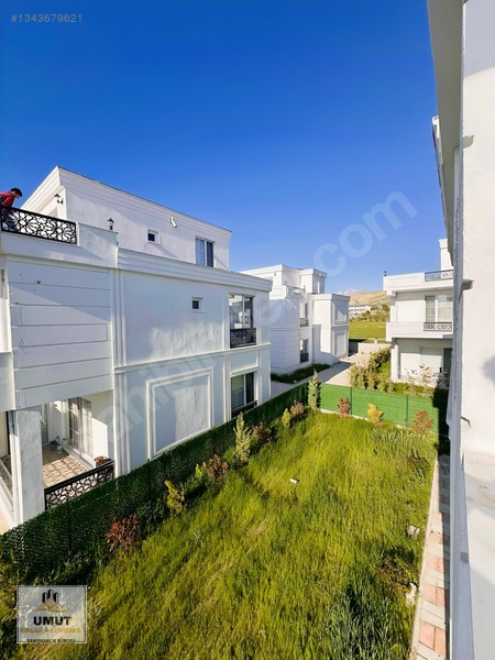 Edremit'te Hilton Oteli Arkasında Satılık 6+1 Triplex Villa — fotoğraf 13