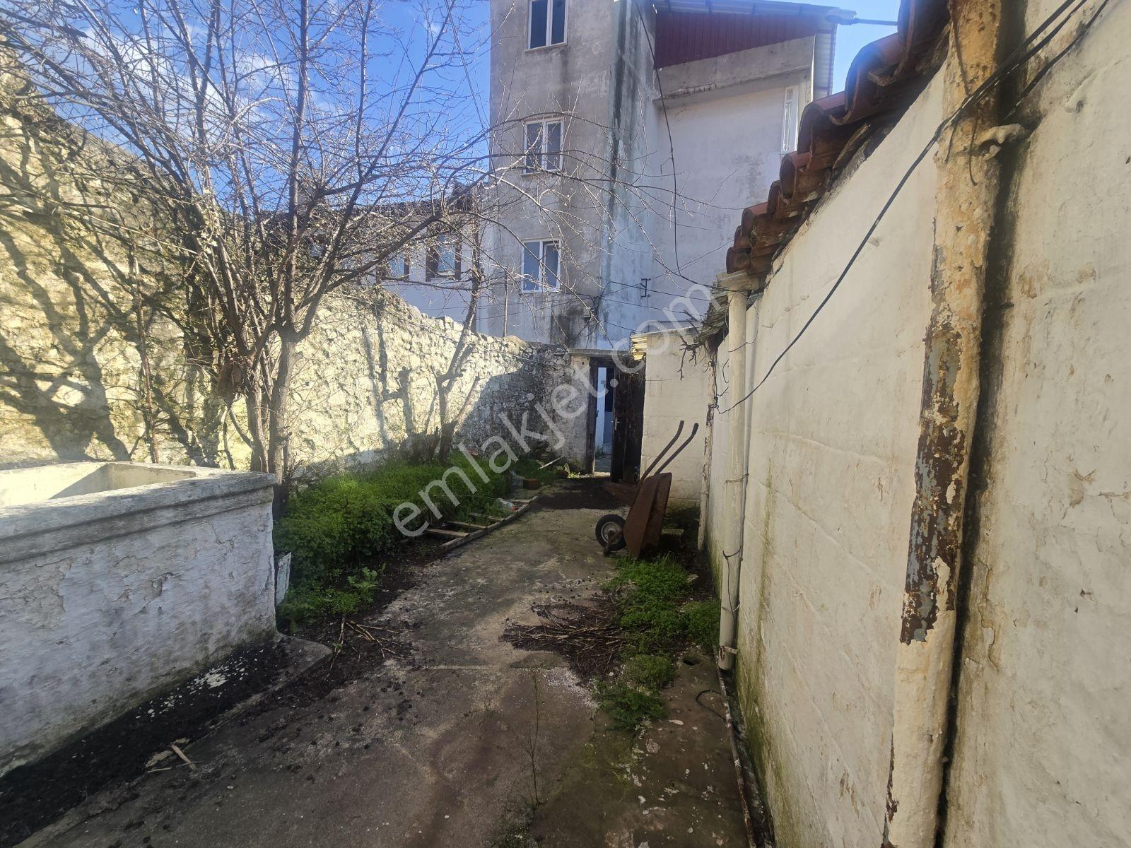 Emniyetin Arkasında 153 M² Arsa İçinde Müstakil Ev — fotoğraf 2