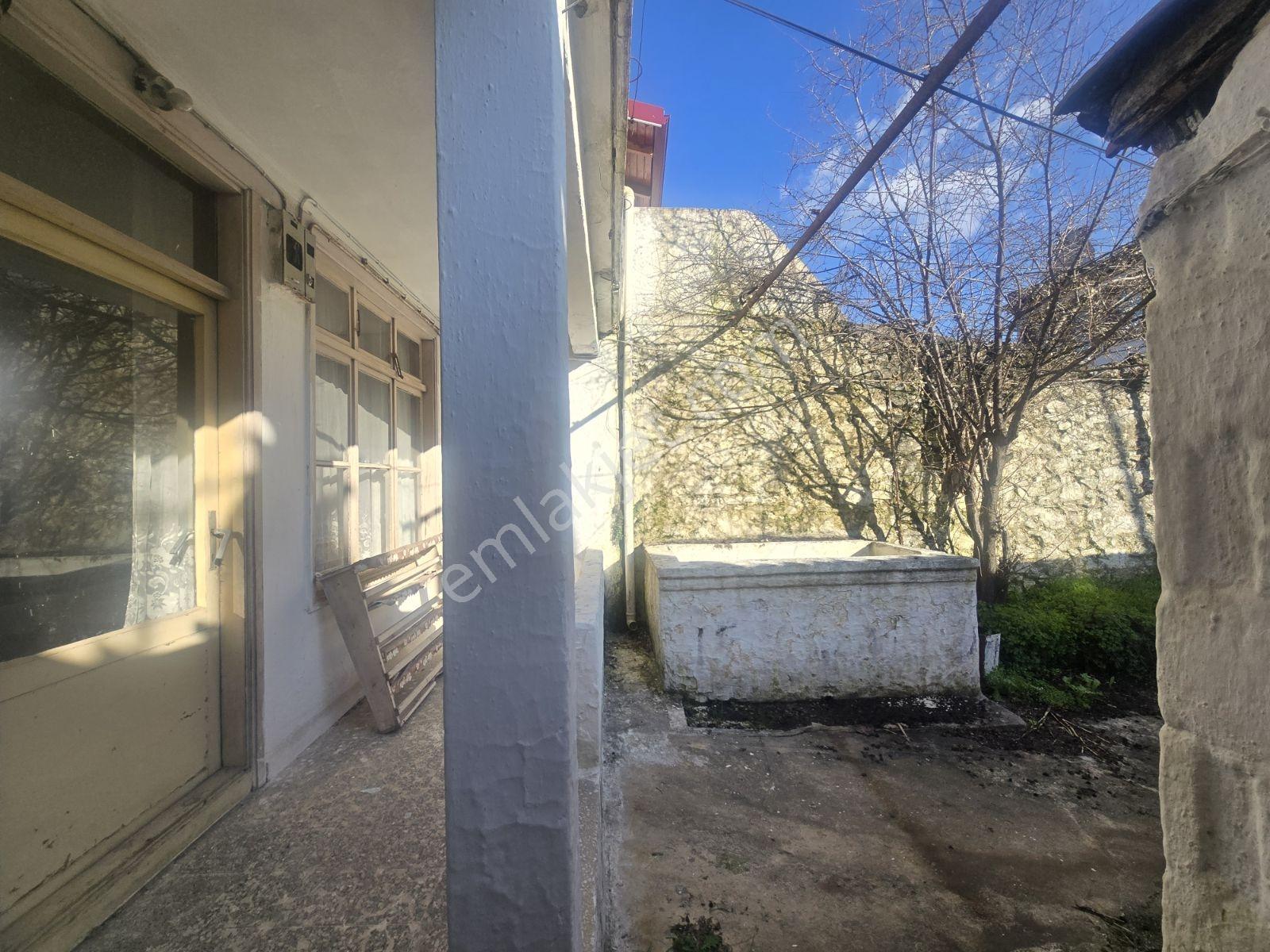 Emniyetin Arkasında 153 M² Arsa İçinde Müstakil Ev — fotoğraf 3