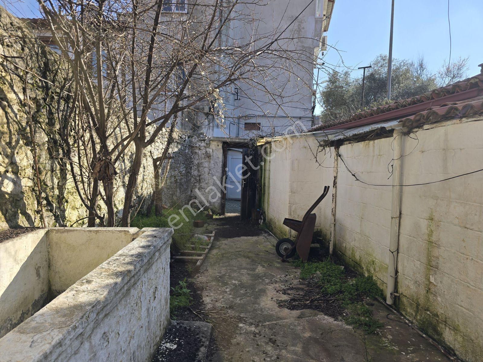 Emniyetin Arkasında 153 M² Arsa İçinde Müstakil Ev — fotoğraf 4
