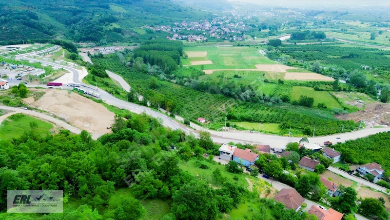 Erl Düzce Cumayeri Manzaralı Yol Kenarı 672 M2 +1037 Arsa