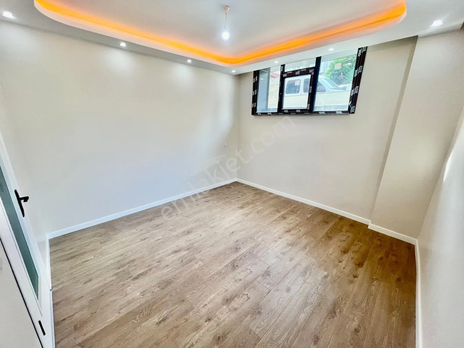 Seba'dan Yenimahalle'de 1+1 65m2 Krediye Uygun Yatırımlık B.katt — fotoğraf 3