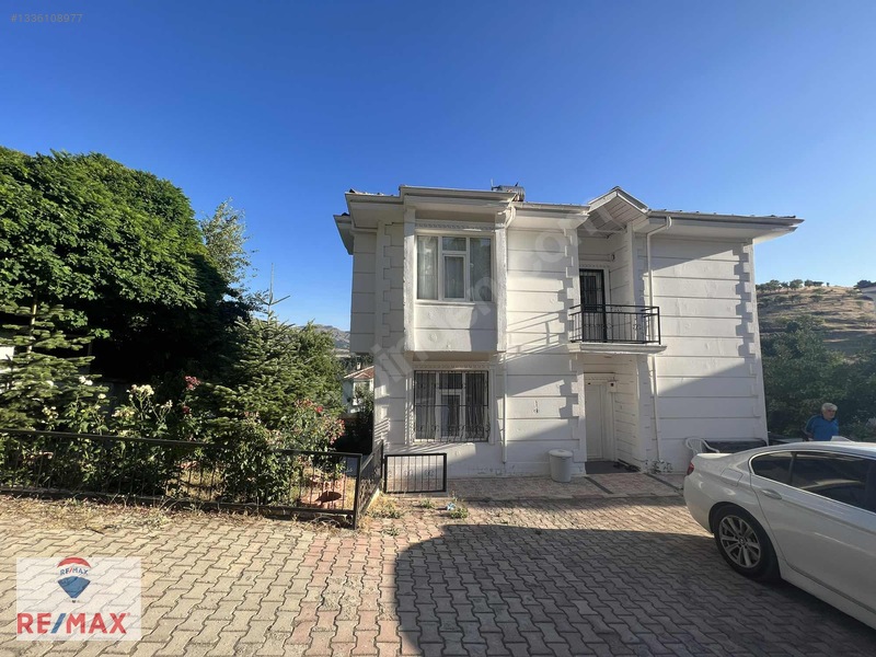 Hazar Gölünde Yüce Tatil Sitesinde Satılık 4+1 Yazlık Villa — fotoğraf 2