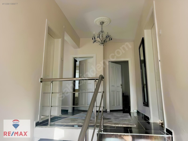 Hazar Gölünde Yüce Tatil Sitesinde Satılık 4+1 Yazlık Villa — fotoğraf 13