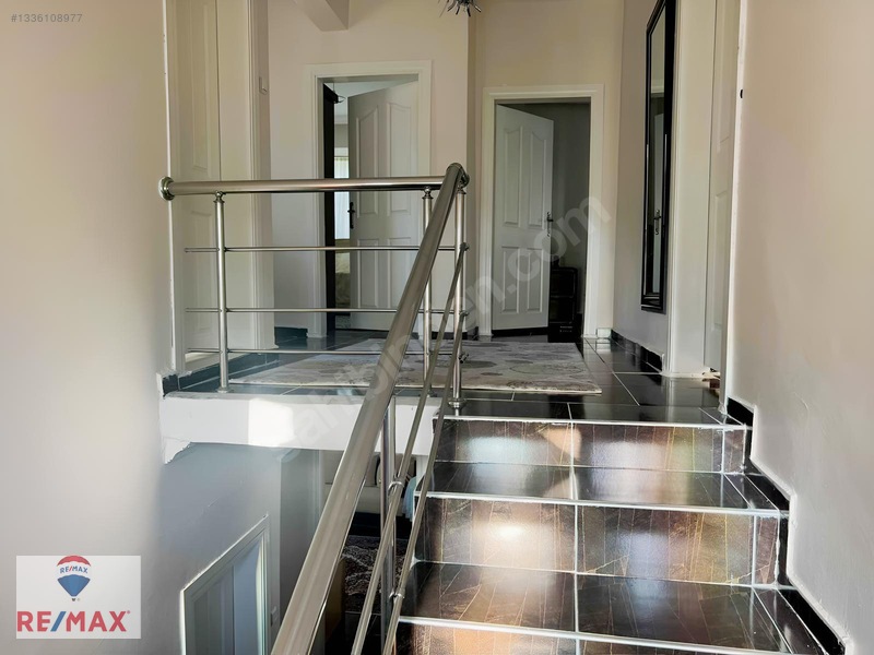 Hazar Gölünde Yüce Tatil Sitesinde Satılık 4+1 Yazlık Villa — fotoğraf 14