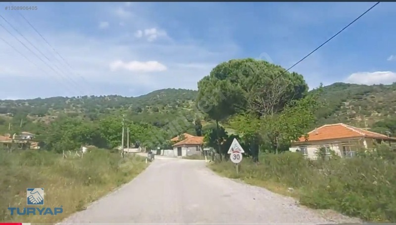 Dikili Kıroba'da Köy İçi Yatırımlık 1090 Metre Arsa — fotoğraf 4