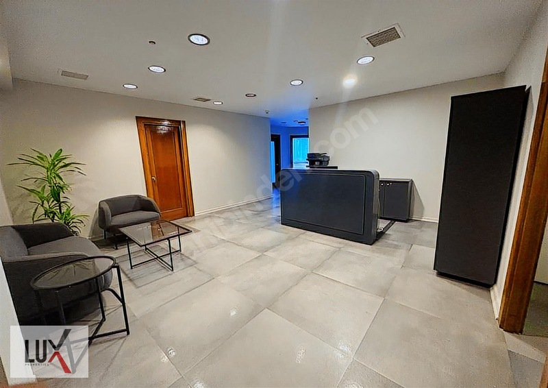 Maslak Beybi Giz Plazada Dekorasyonlu 250m2 Kiralık Ofis / Lux — fotoğraf 3