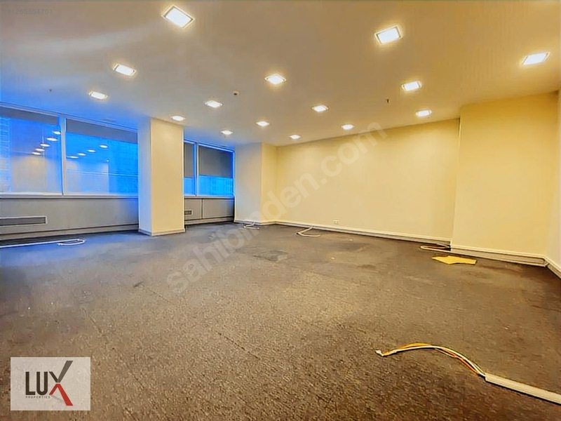 Maslak Beybi Giz Plazada Dekorasyonlu 250m2 Kiralık Ofis / Lux — fotoğraf 4