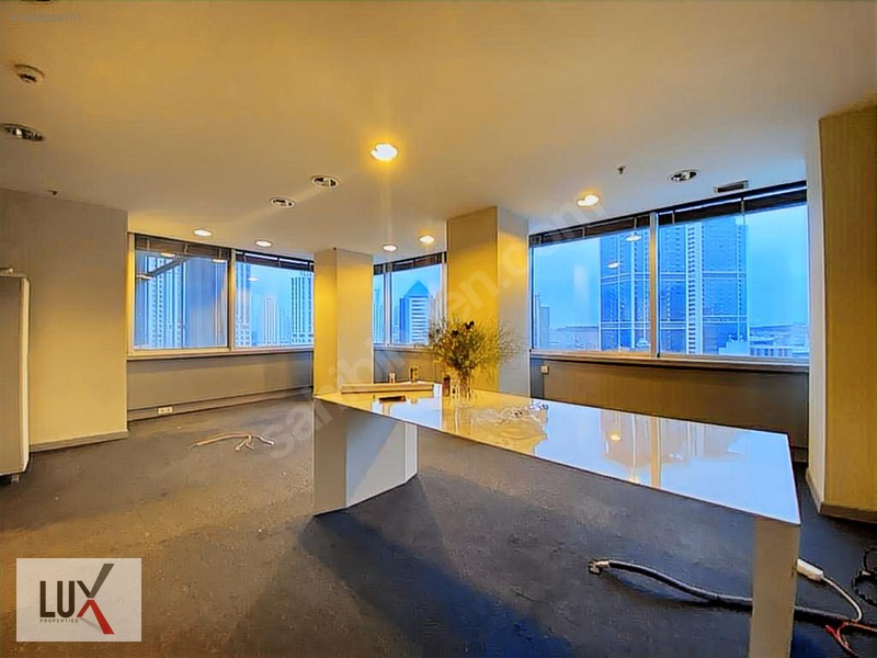 Maslak Beybi Giz Plazada Dekorasyonlu 250m2 Kiralık Ofis / Lux — fotoğraf 13