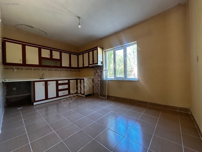 Gemerek'te Geniş Arsalı Müstakil Villa — fotoğraf 9