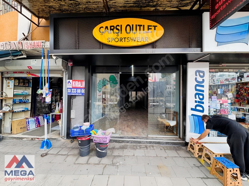 Kadıköy Osmanağa Camii Karşı Sokağında Düz Ayak Dükkan