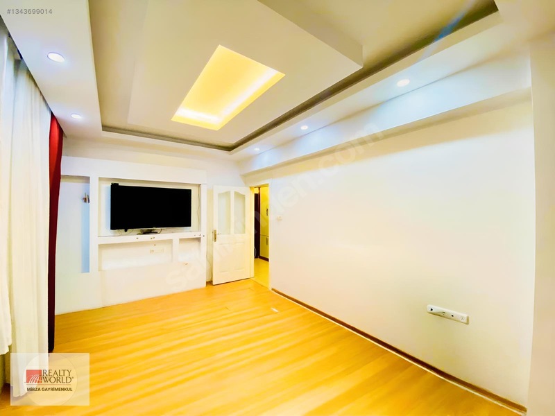 Yeditepenin Prestijli Konumun'da Genişmi Geniş Bakımlı 3+1 Daire — fotoğraf 3