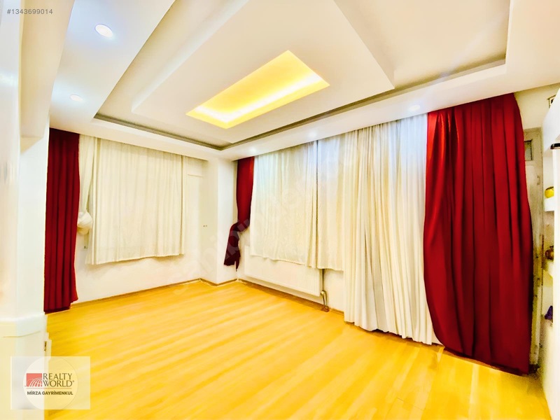 Yeditepenin Prestijli Konumun'da Genişmi Geniş Bakımlı 3+1 Daire — fotoğraf 6