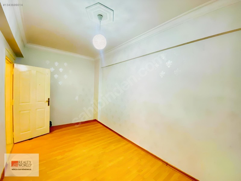 Yeditepenin Prestijli Konumun'da Genişmi Geniş Bakımlı 3+1 Daire — fotoğraf 9