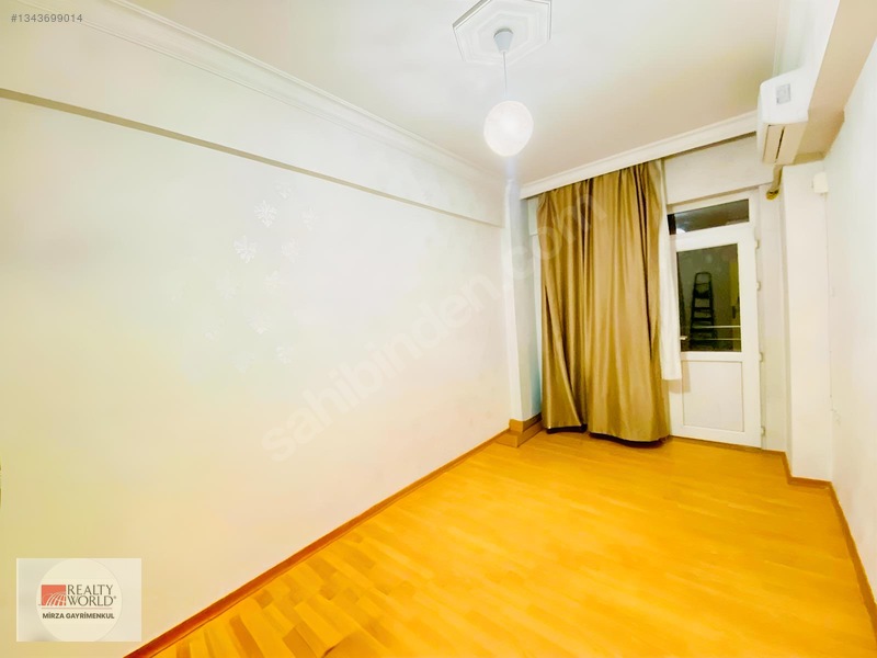Yeditepenin Prestijli Konumun'da Genişmi Geniş Bakımlı 3+1 Daire — fotoğraf 12