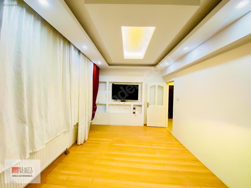 Yeditepenin Prestijli Konumun'da Genişmi Geniş Bakımlı 3+1 Daire — fotoğraf 14
