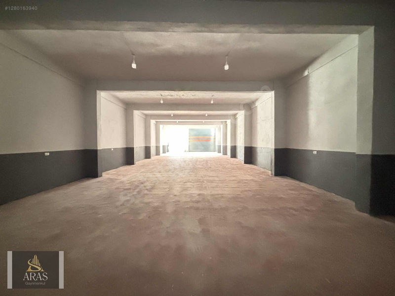 Aras Gayrimenkulden Karaosmanoğlunda Kiralık 550 M2 Dükkan — fotoğraf 3