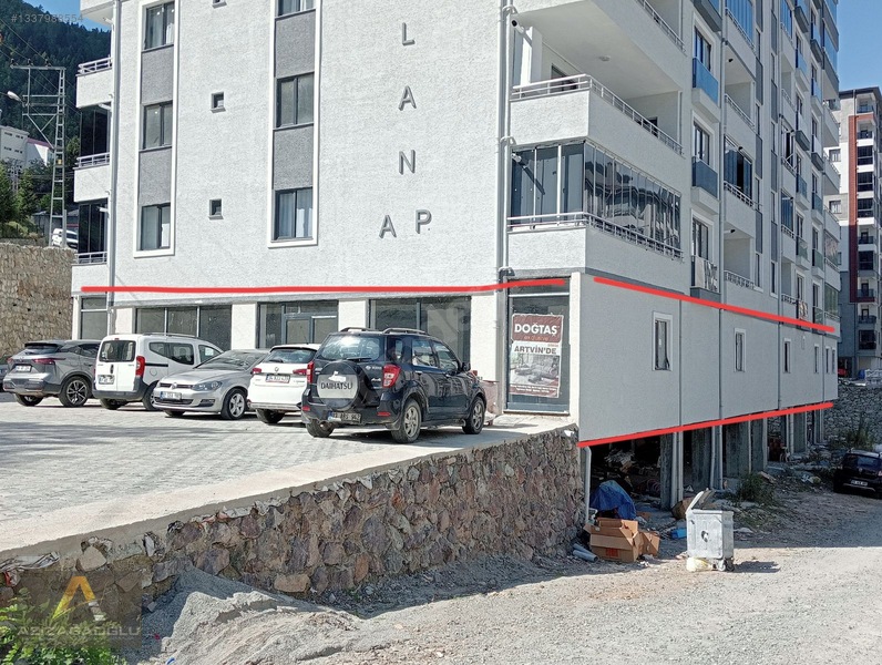İskebe'de Alpaslan Apartmanı Altında Satılık İşyeri*net:320 M2*