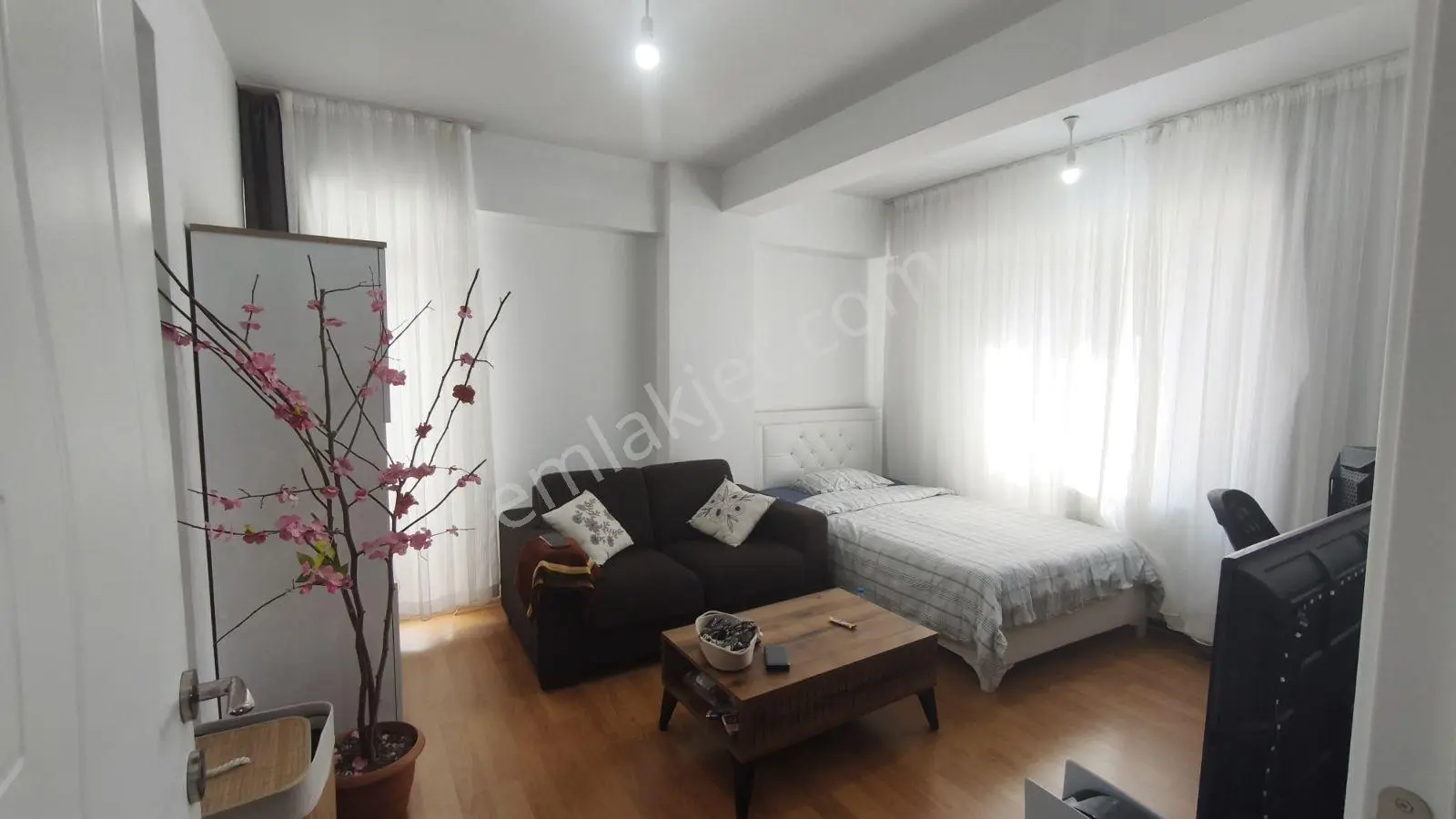 Truva Yağız'dan Tramvaya 500 M Net 64 M² Satılık 1+1 — fotoğraf 3