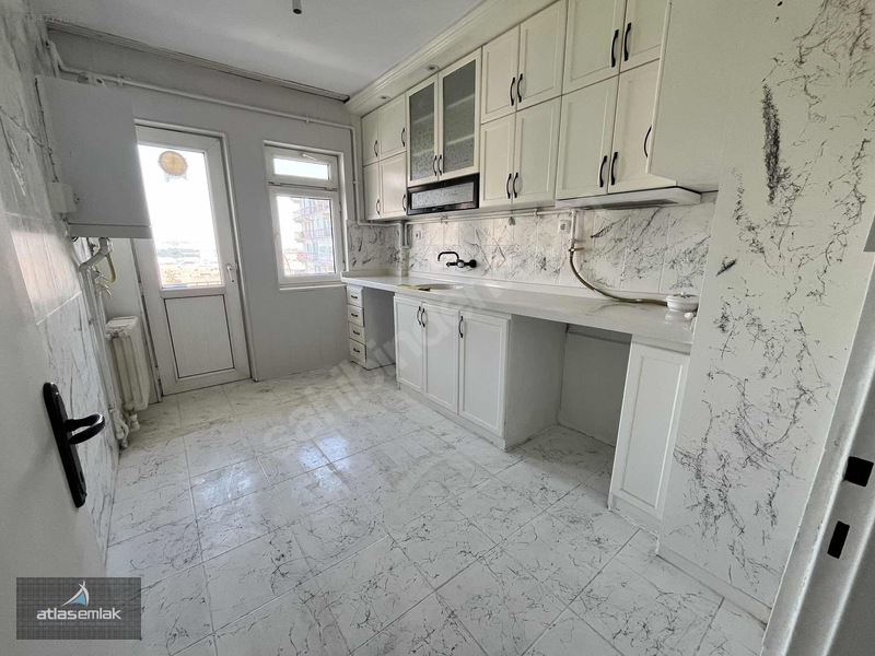 Atlas'tan Atakent'te (75. Yıl) Geniş Üst Kat 2+1 Kiralık Daire