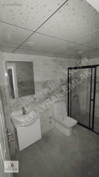 Şehir Merkezinde Satılık 2+0 Daire - 75m² — fotoğraf 2