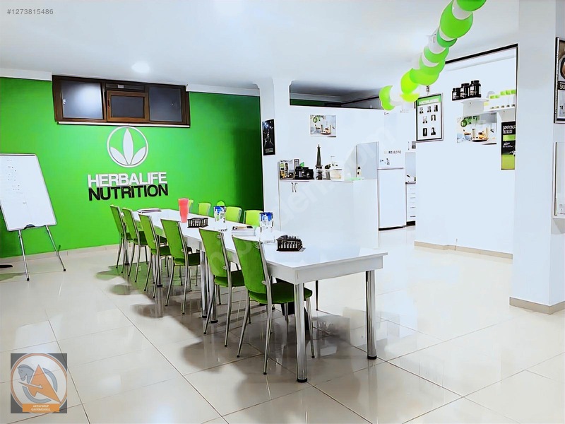 Halkalı'da Cadde Üzeri Kiralık 100m² Dükkan — fotoğraf 2