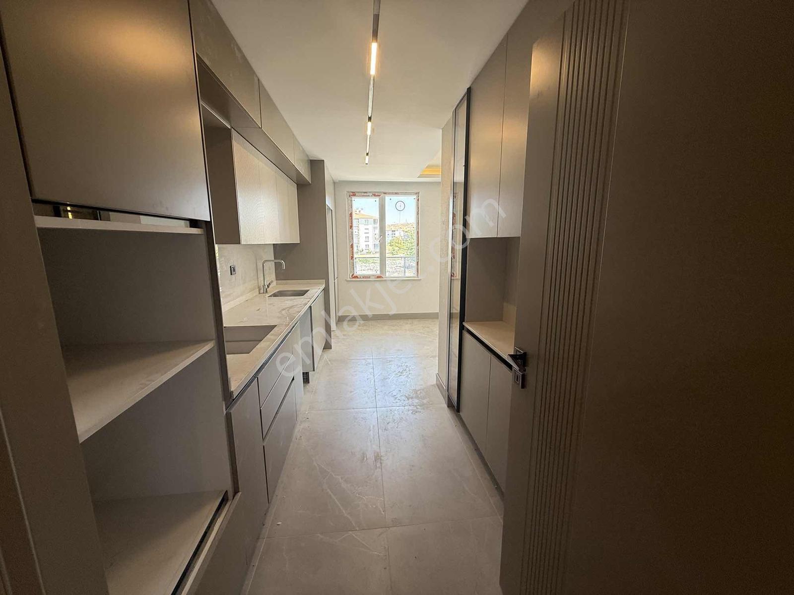 Nakkaş Mahallesinde Site İçi Lüx Daire — fotoğraf 17