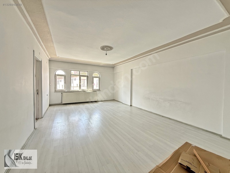 Işık Emlak'tan Merkezde 3+1 Orta Kat 120 M2 Güney Cephe — fotoğraf 5