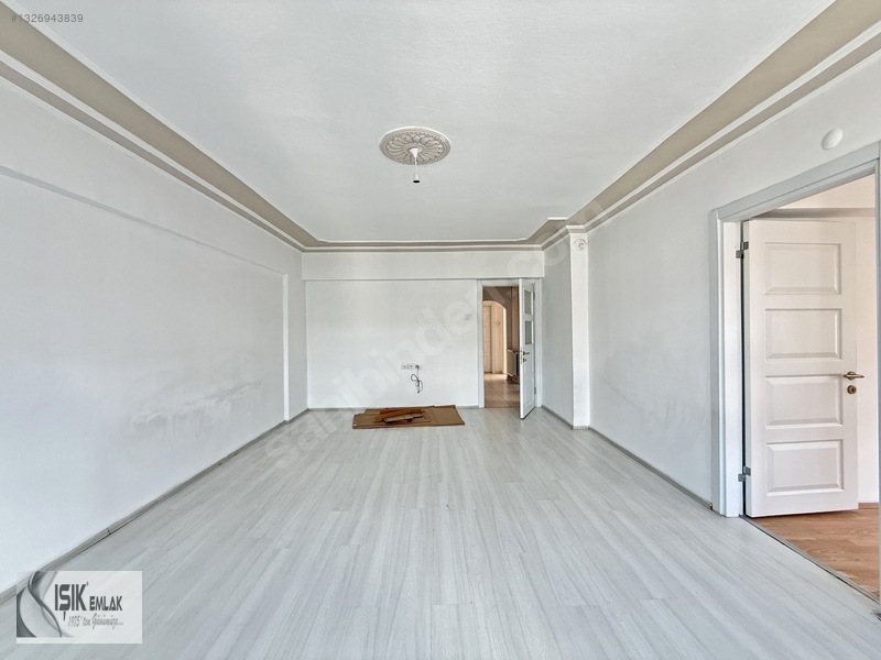 Işık Emlak'tan Merkezde 3+1 Orta Kat 120 M2 Güney Cephe — fotoğraf 6