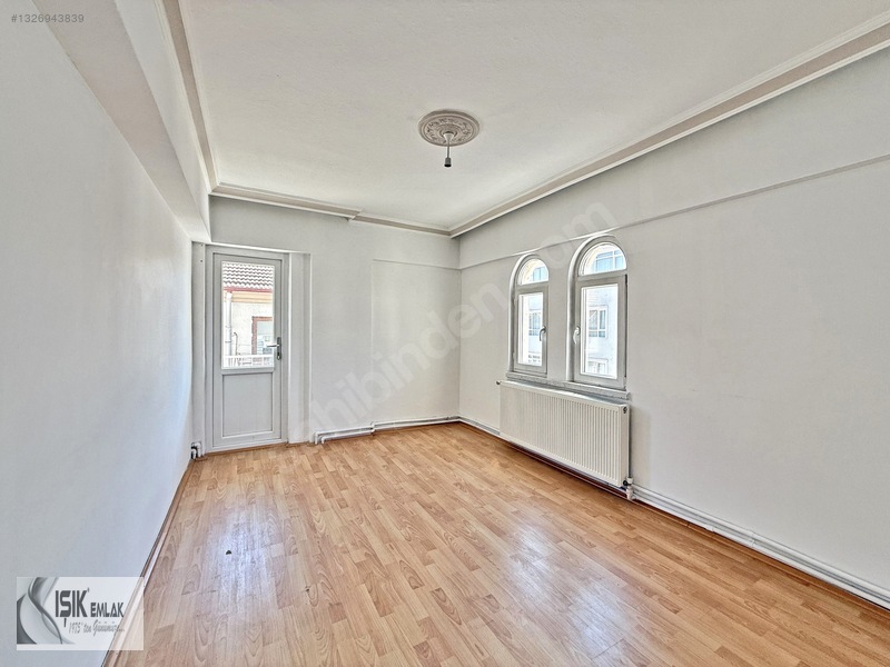 Işık Emlak'tan Merkezde 3+1 Orta Kat 120 M2 Güney Cephe — fotoğraf 8