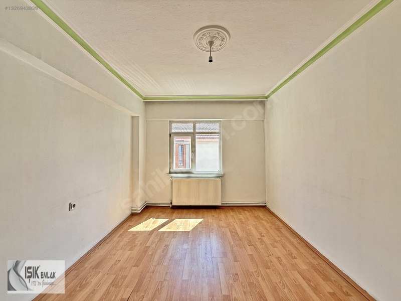 Işık Emlak'tan Merkezde 3+1 Orta Kat 120 M2 Güney Cephe — fotoğraf 10