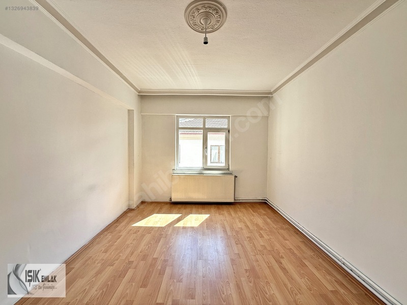 Işık Emlak'tan Merkezde 3+1 Orta Kat 120 M2 Güney Cephe — fotoğraf 14
