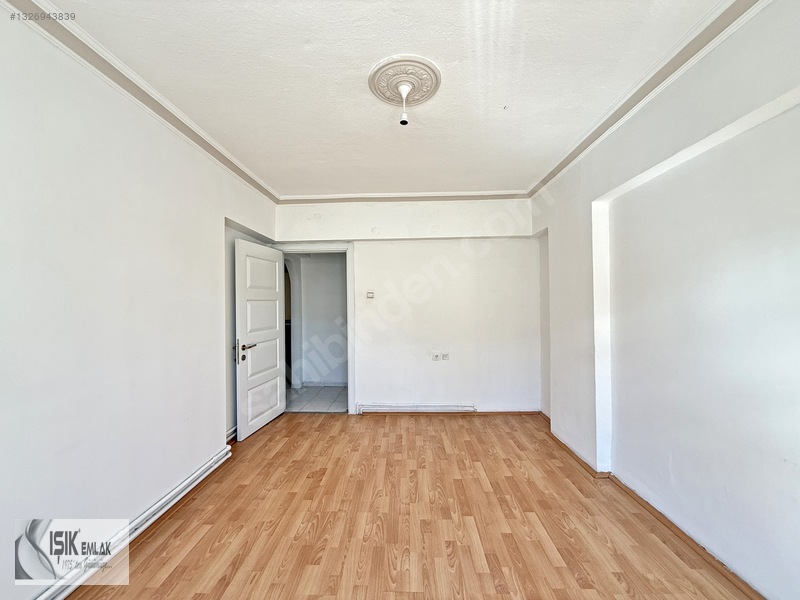 Işık Emlak'tan Merkezde 3+1 Orta Kat 120 M2 Güney Cephe — fotoğraf 15