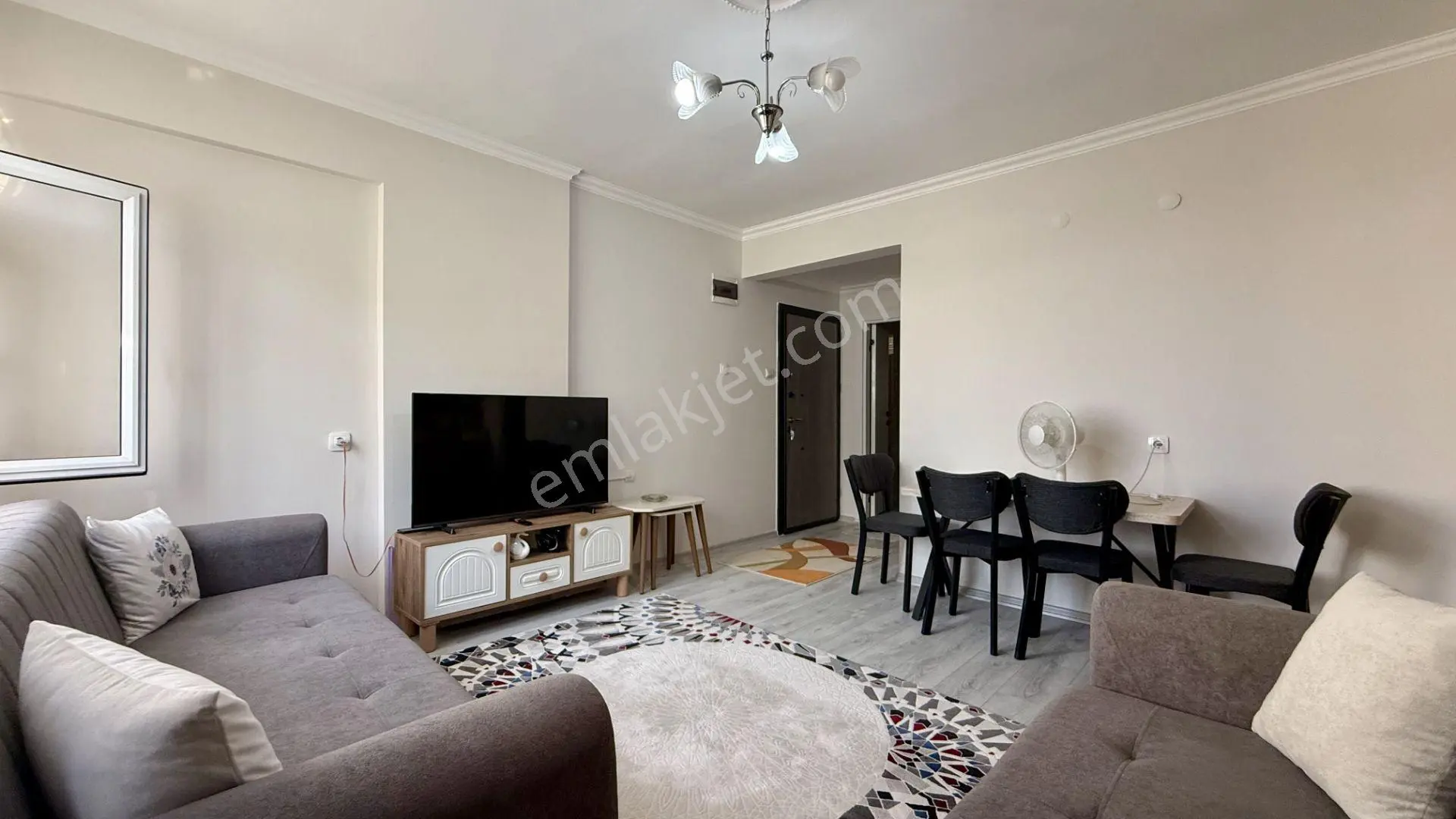 Kuşadası Kadınlar Denizi'nde Denize 800 Metre Yenilenmiş 2+1 Daire — fotoğraf 3