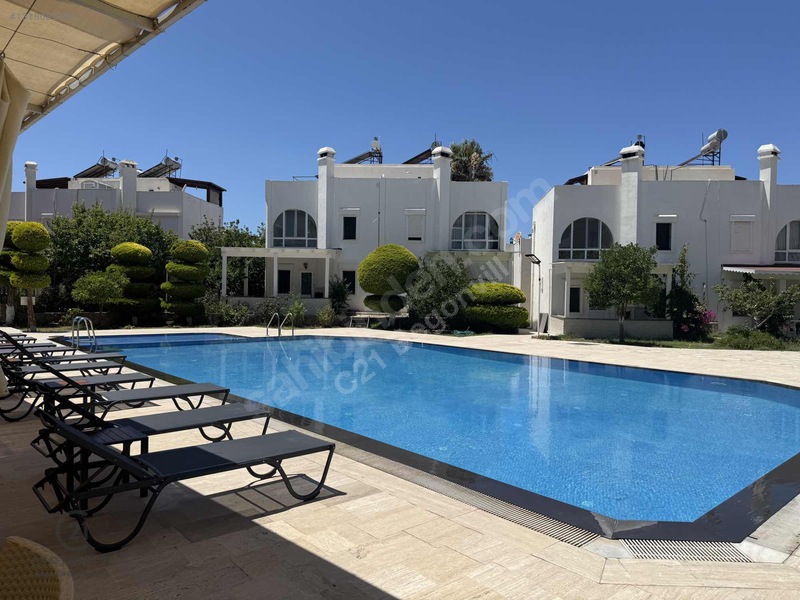 Turgutreis Yalı'da Denize Sıfır Havuzlu Sitede Yeni 2+1 Daireler