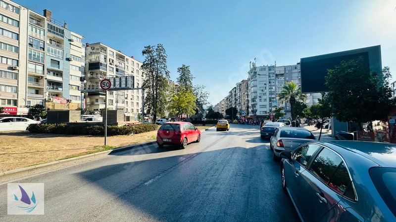 Üçyol Metro Dibi İçi Yapılı Deniz Manzaralı 3+1 Satılık Daire — fotoğraf 32