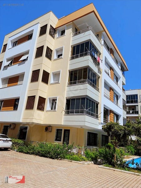 Nezih Sitede Havuz Başı Eşyalı Daire — fotoğraf 4