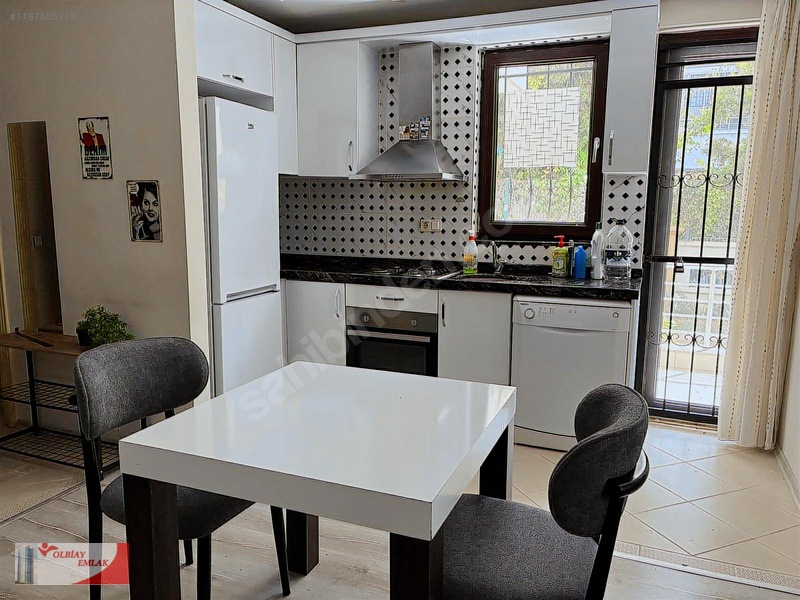 Nezih Sitede Havuz Başı Eşyalı Daire — fotoğraf 12