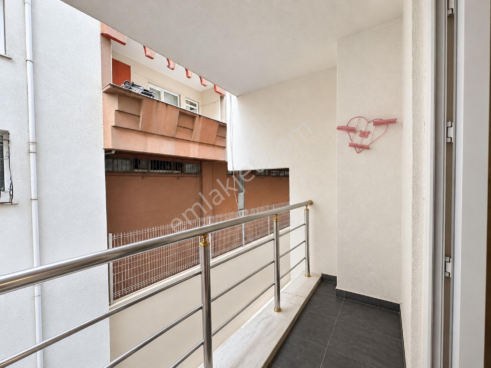 Alban'dan Doğan Araslı Bulvarına 1 Dk 100 M² 2+1 Satılık Daire — fotoğraf 8